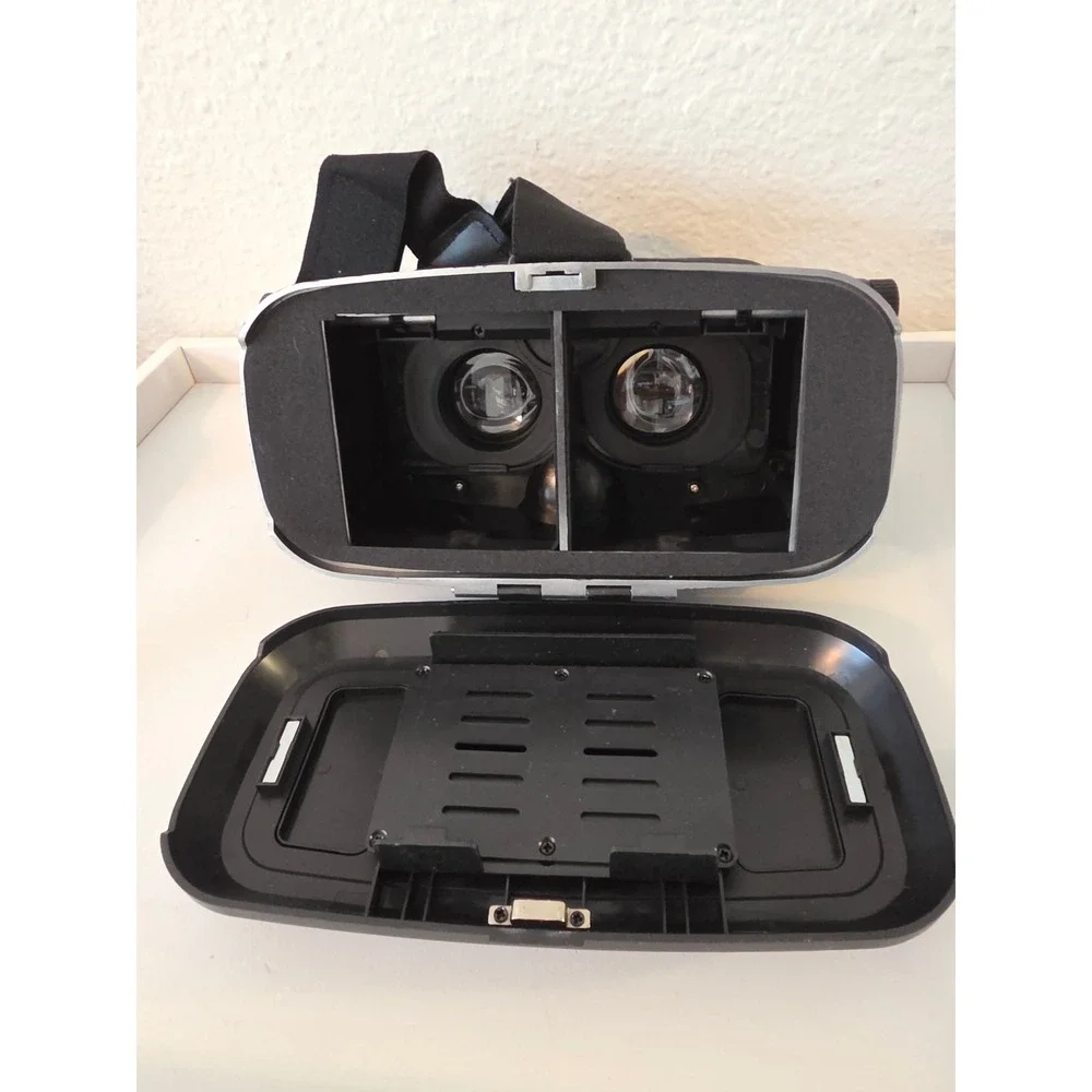 VR Shinecon Virtual Reality Glasses Black VR Headset with Bluetooth Remote